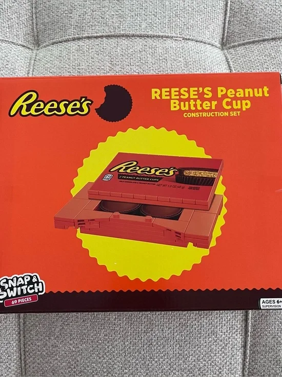 NIB Reese’s construction set - Picture 2 of 2
